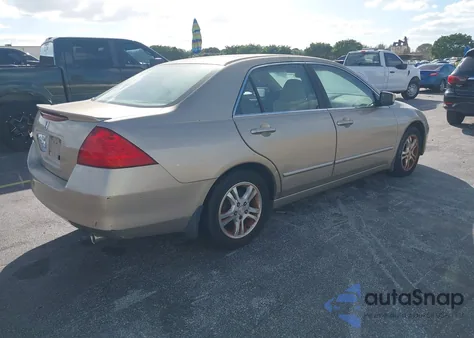 2007 Honda Accord 2.4 Ex z USA, uszkodzony, nr VIN 1HGCM56787A093522